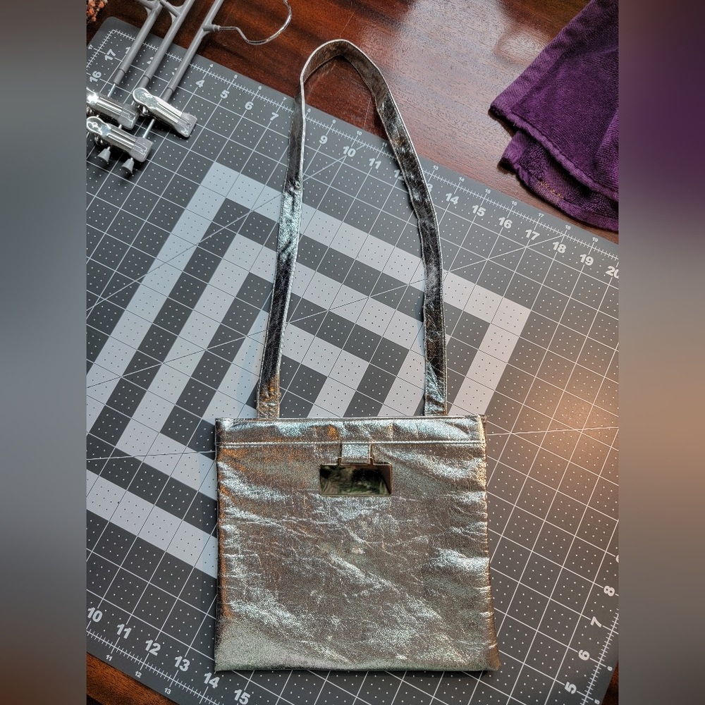 Vintage '70s Reva Metallic Silver Women's Shoulder Bag